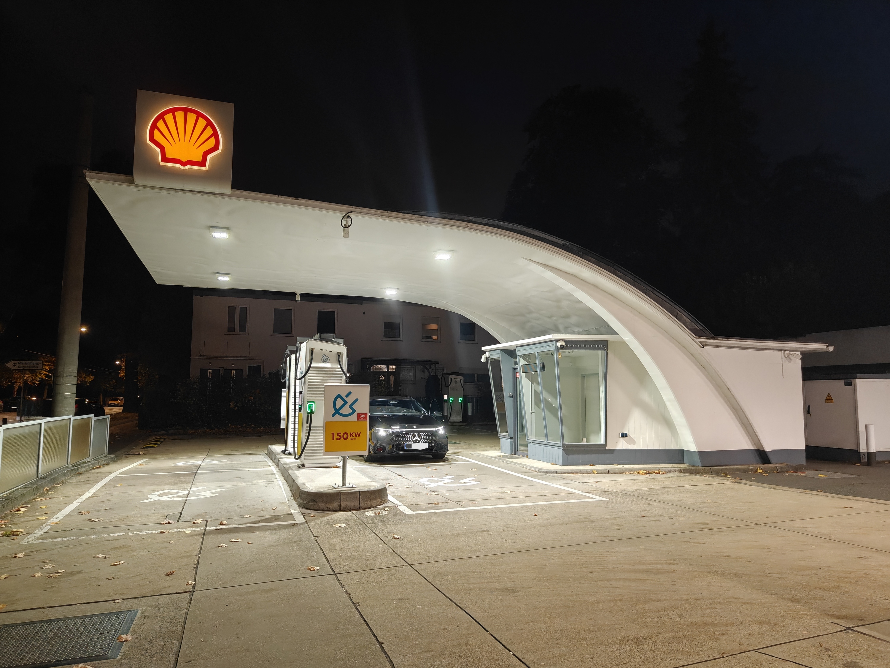 Laden in denkmalgeschützter Tankstelle